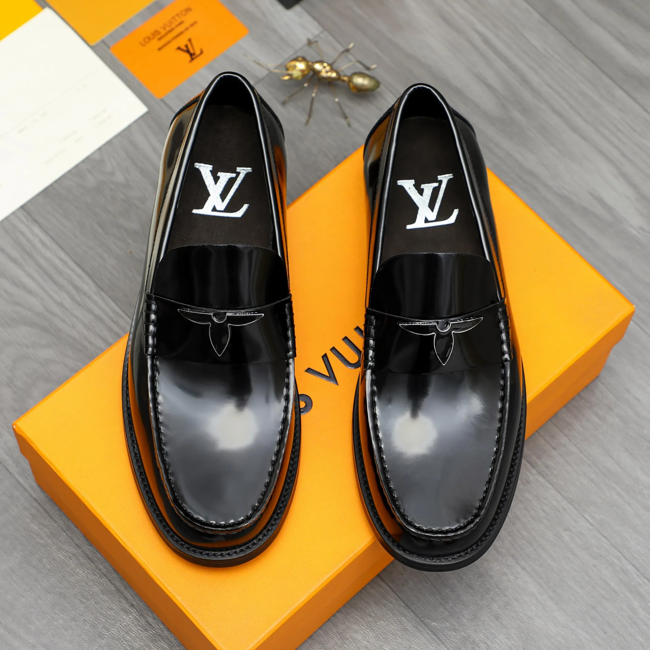 Men's shoes 💰420 Product trademark: LV "Louis Vuitton" business slip-on leather shoes Regular size: 38-45 (45 is custom-made and non-returnable) Product materials: Selected pearlescent cowhide upper, cowhide lining, original outsole